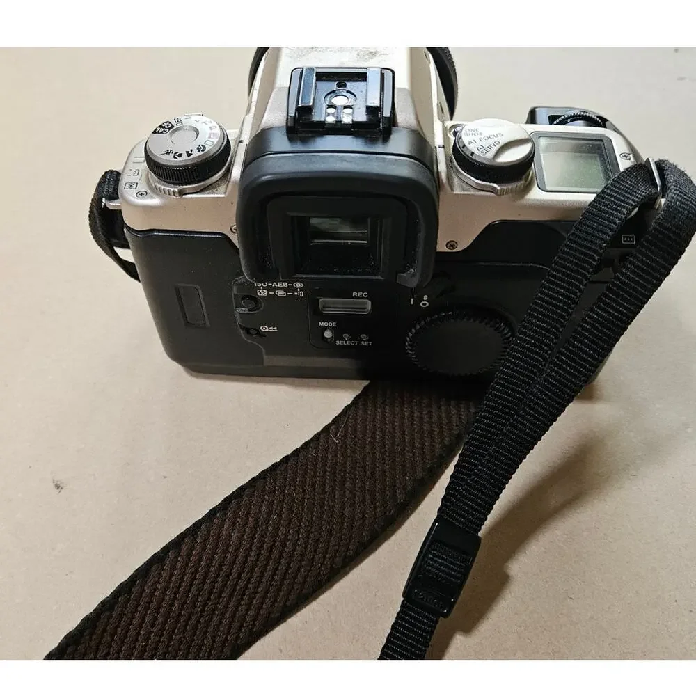 Canon EOS Elan II 35mm SLR Film Camera w/ EF 50mm f/1.4 USM Lens + Strap
